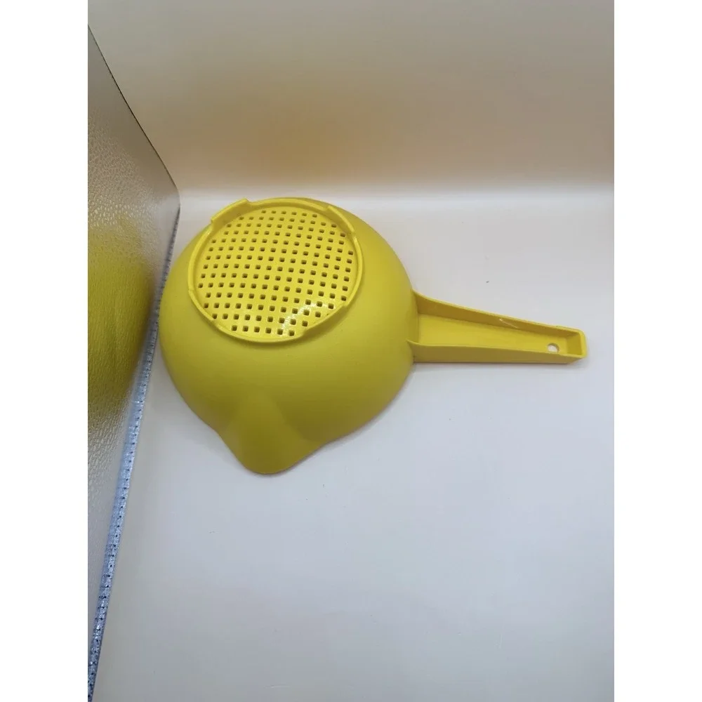 Vtg‎ Colander Strainer Yellow Tupperware Small 1 Qt Double Spout 1 Handle 1200